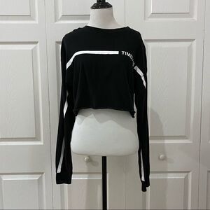 Forever 21 Black and White Cropped Long Sleeve Top